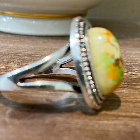 Woman's Handmade Vintage Boho Green Gemstone Unique Silver Tone Ring Size 8 - Picture 4 of 10